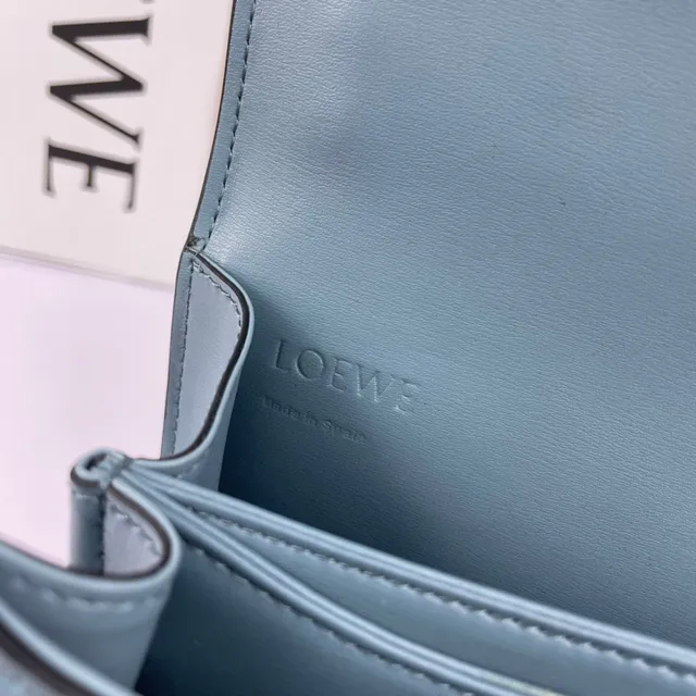 Loewe Gate Black Gold संरचित चमड़ा हार्डवेयर हैंडबैग 18