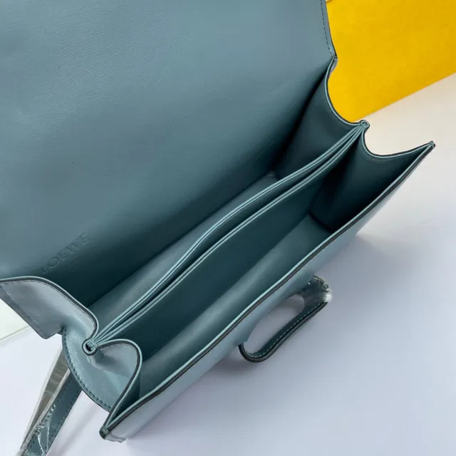 Loewe Gate Black Gold संरचित चमड़ा हार्डवेयर हैंडबैग 19