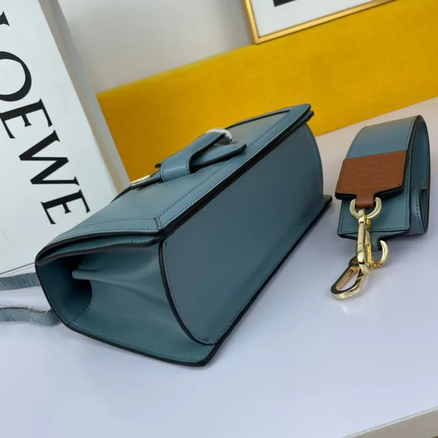 Loewe Gate Black Gold संरचित चमड़ा हार्डवेयर हैंडबैग 21
