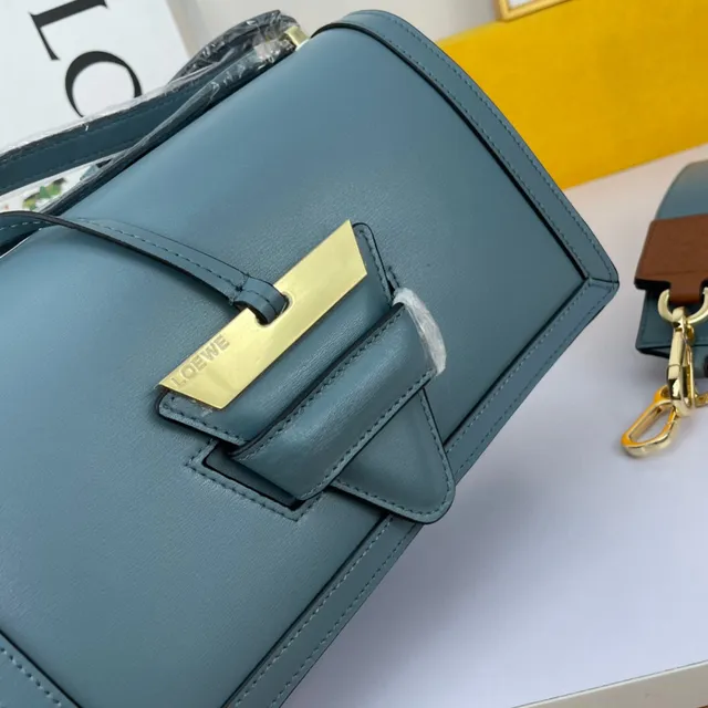 Loewe Gate Black Gold संरचित चमड़ा हार्डवेयर हैंडबैग 22