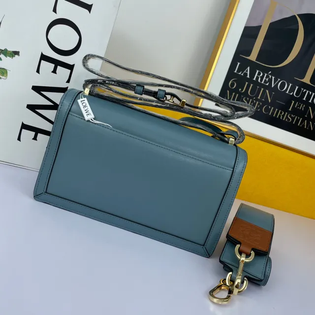 Loewe Gate Black Gold संरचित चमड़ा हार्डवेयर हैंडबैग 23