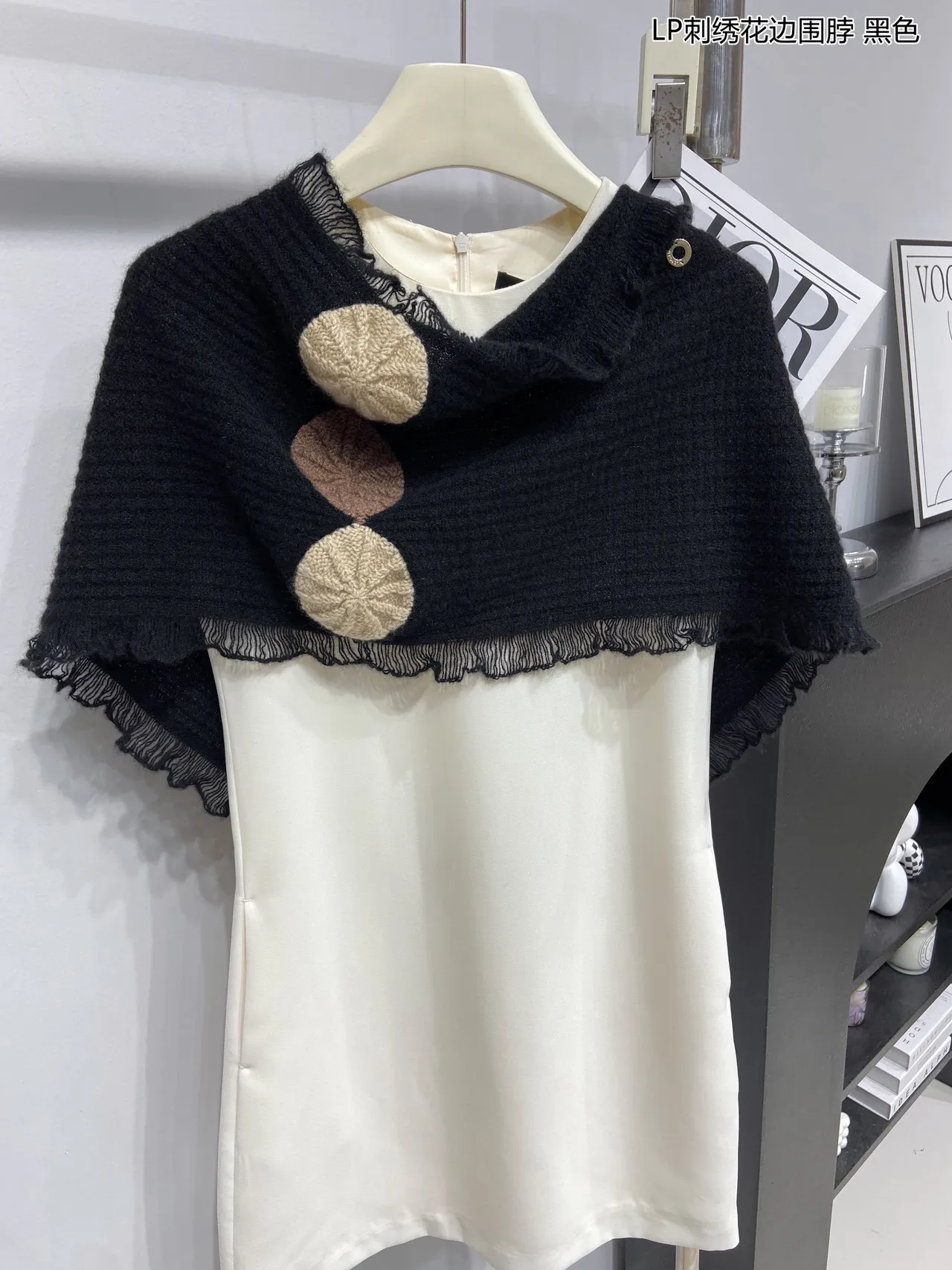 Loro Piana Motif de Feuille Brodé Écharpe en Cachemire Noir 4