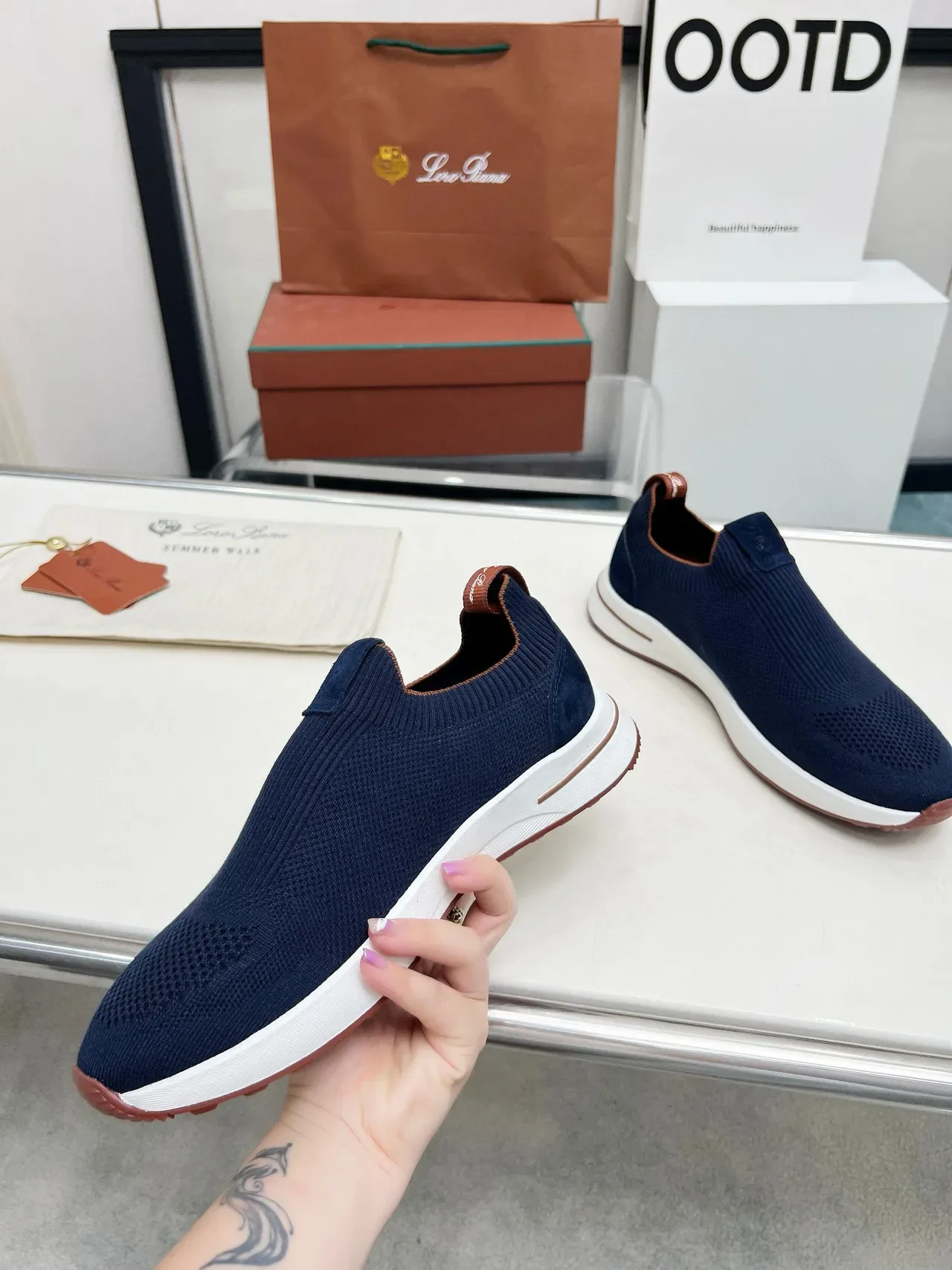 Loro Piana নৌবাহিনী বাদামি বোনা স্লিপ-অন ছিদ্রিত টো লাইফস্টাইল স্নিকার 3