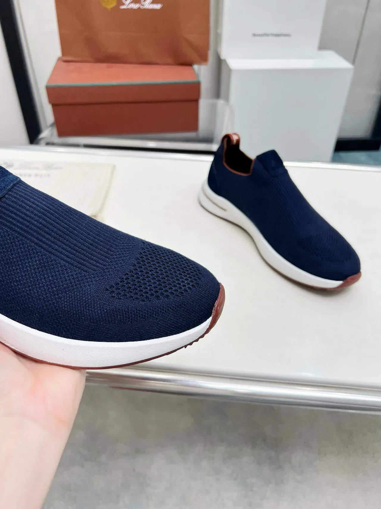 Loro Piana নৌবাহিনী বাদামি বোনা স্লিপ-অন ছিদ্রিত টো লাইফস্টাইল স্নিকার 8