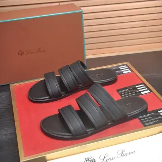 Loro Piana Sandálias de triple tira pretas moldadas