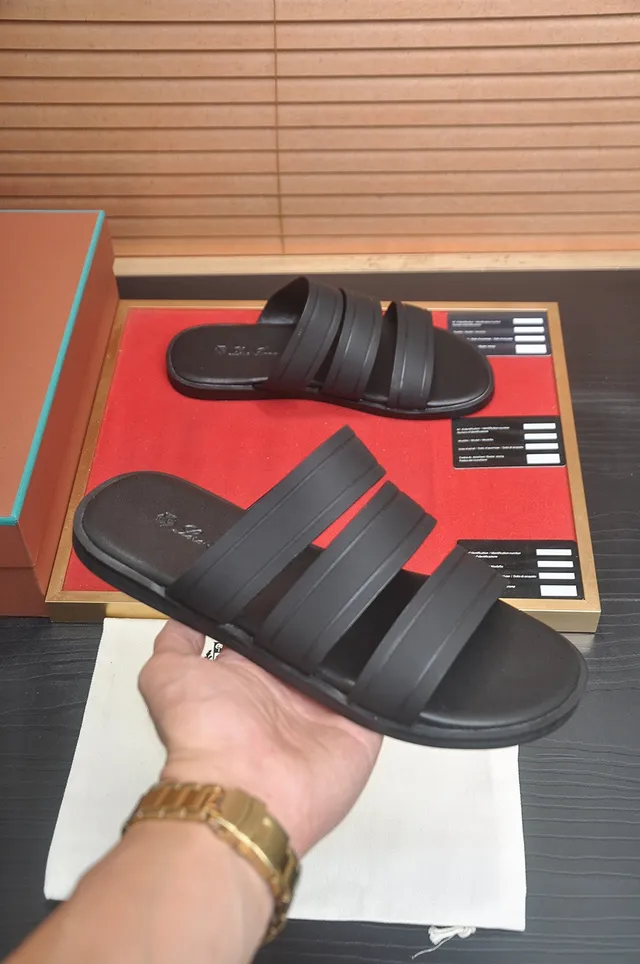 Loro Piana Sandales à triple bride noires moulées 3
