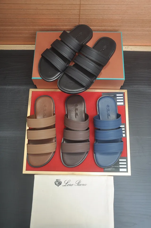 Loro Piana Sandales à triple bride noires moulées 5