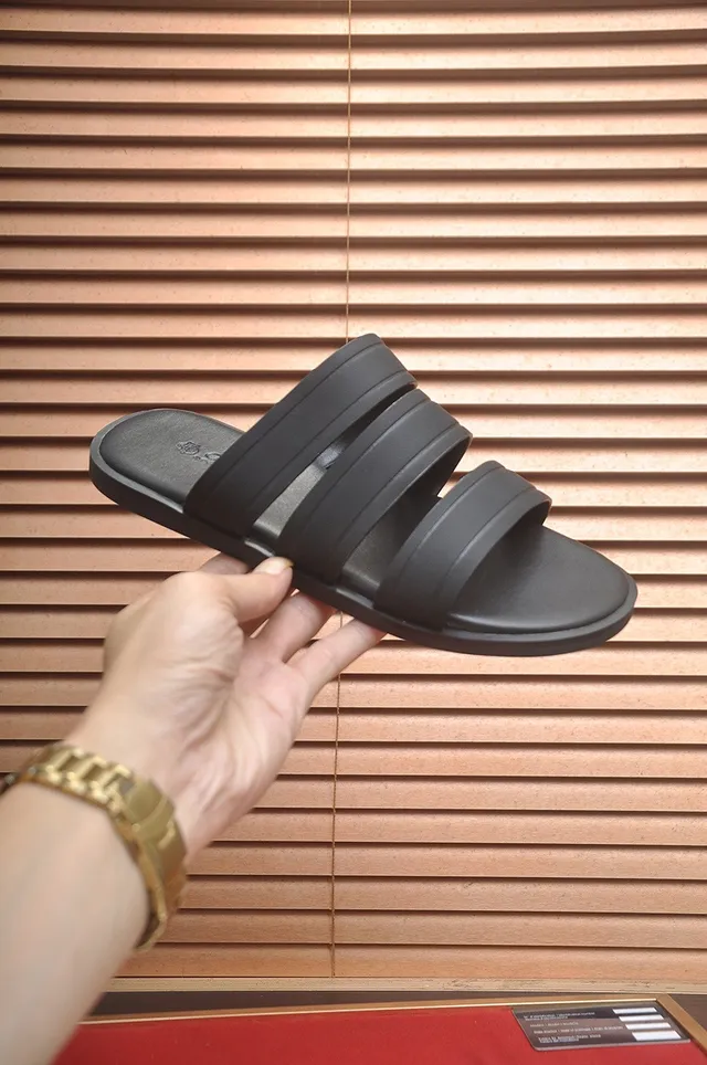 Loro Piana Sandales à triple bride noires moulées 6