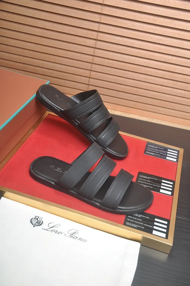 Loro Piana Sandales à triple bride noires moulées 7