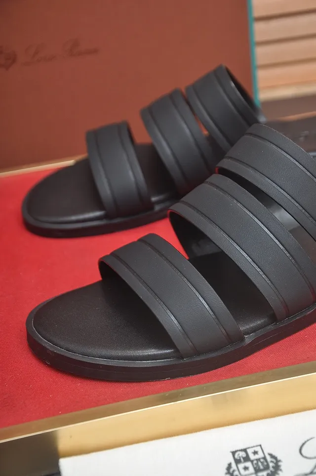 Loro Piana Sandales à triple bride noires moulées 9