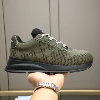 Louis Vuitton Zapatillas Lifestyle Verde Militar Negro Upper de Punto Suela Escultórica
