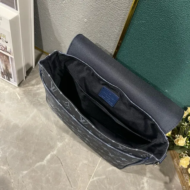 Louis Vuitton حقيبة كروس بودي قماش مطبوع بمونوغرام تأثير تدرجي Ombre أخضر عسكري رمادي 3