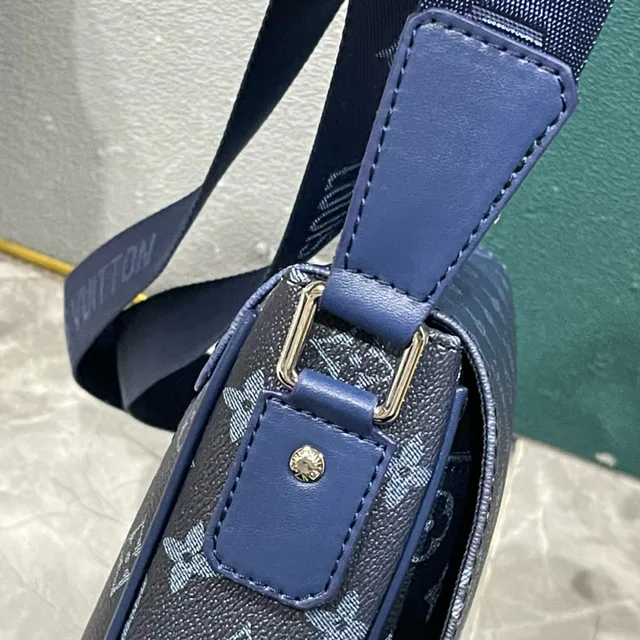 Louis Vuitton حقيبة كروس بودي قماش مطبوع بمونوغرام تأثير تدرجي Ombre أخضر عسكري رمادي 6