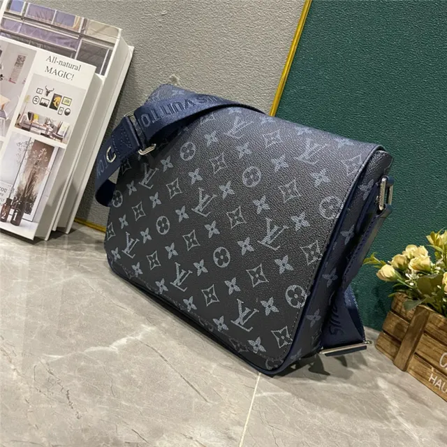 Louis Vuitton حقيبة كروس بودي قماش مطبوع بمونوغرام تأثير تدرجي Ombre أخضر عسكري رمادي 9