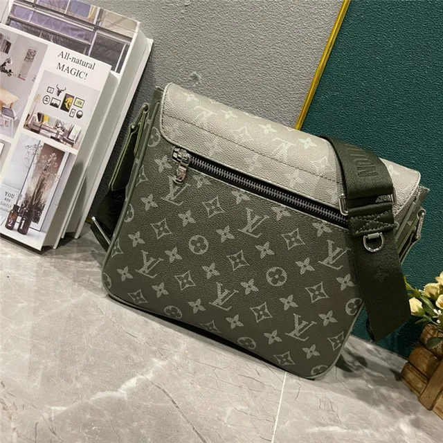 Louis Vuitton حقيبة كروس بودي قماش مطبوع بمونوغرام تأثير تدرجي Ombre أخضر عسكري رمادي 17