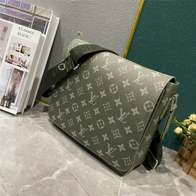 Louis Vuitton حقيبة كروس بودي قماش مطبوع بمونوغرام تأثير تدرجي Ombre أخضر عسكري رمادي 18