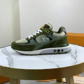 Louis Vuitton Tênis Lifestyle Army Green White Olive camurça e mesh com painel lateral proeminente monograma LV