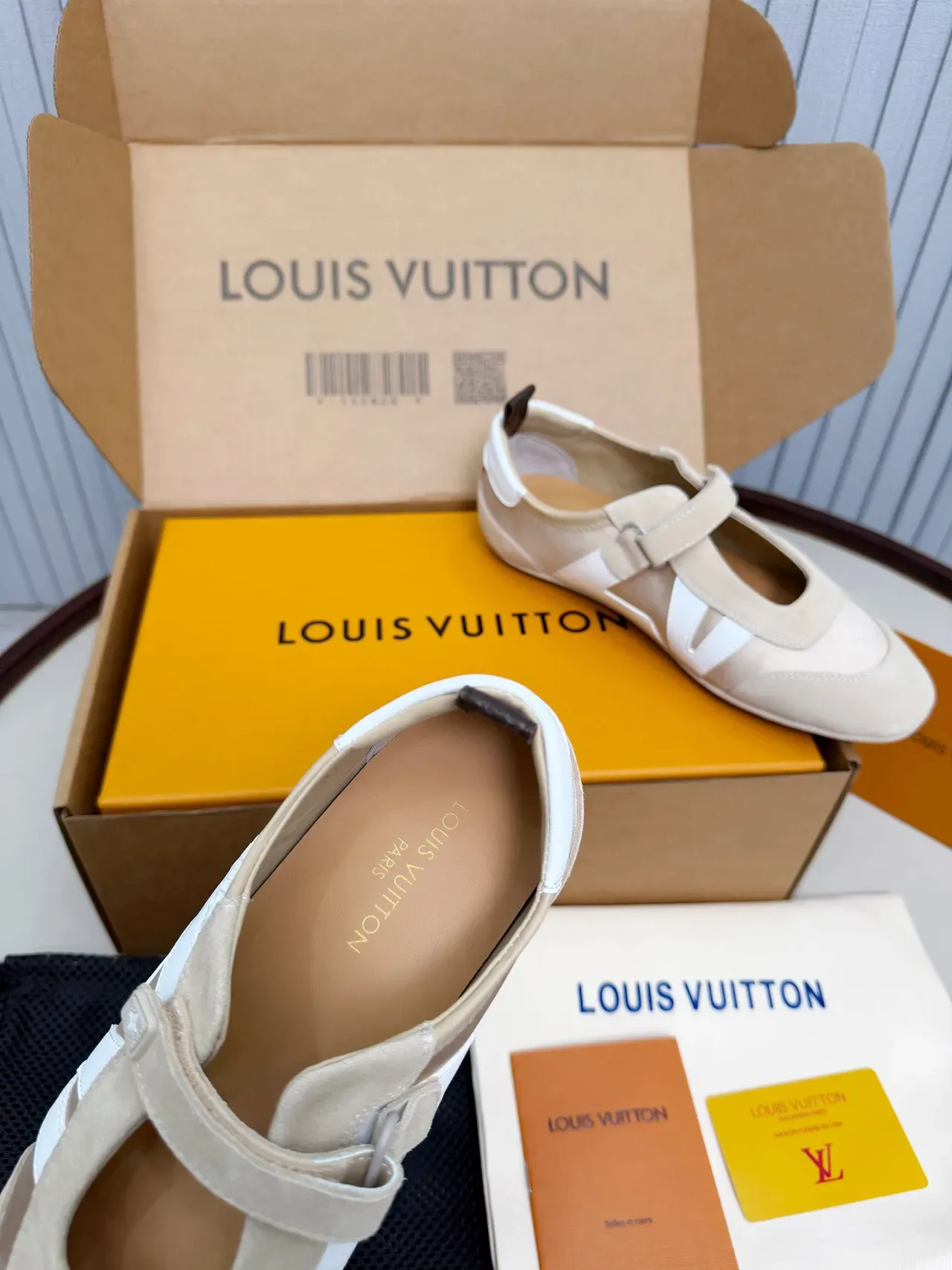 Louis Vuitton Mary Jane Beige y Blanco de Ante Cuero 6