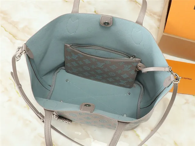 Louis Vuitton Beige Bleu Imprimé Monogramme Structure Souple Sac Tote 2