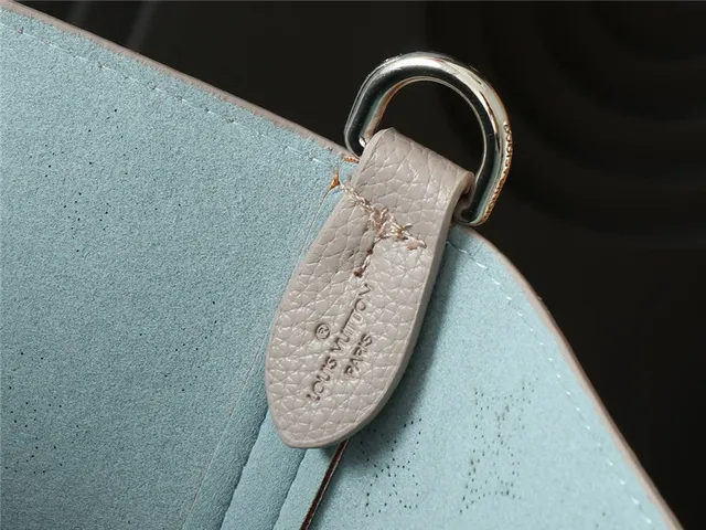 Louis Vuitton Beige Bleu Imprimé Monogramme Structure Souple Sac Tote 3