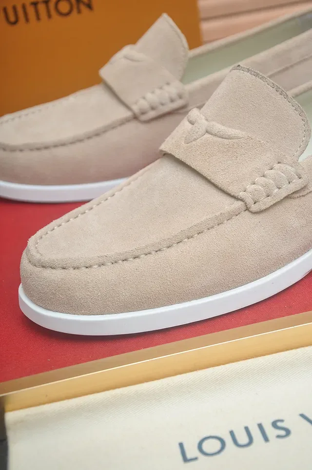 Louis Vuitton Mocassins Beige Ante con Correa Atada 2