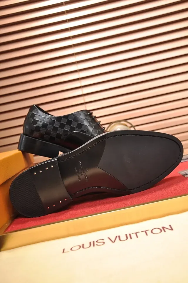 Sapatos Oxford Louis Vuitton Preto com Detalhes Brogue e Cap-Toe 3