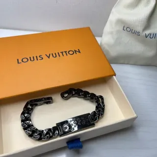 Pulsera Louis Vuitton Cadena Curb Negra con Placa Grabada