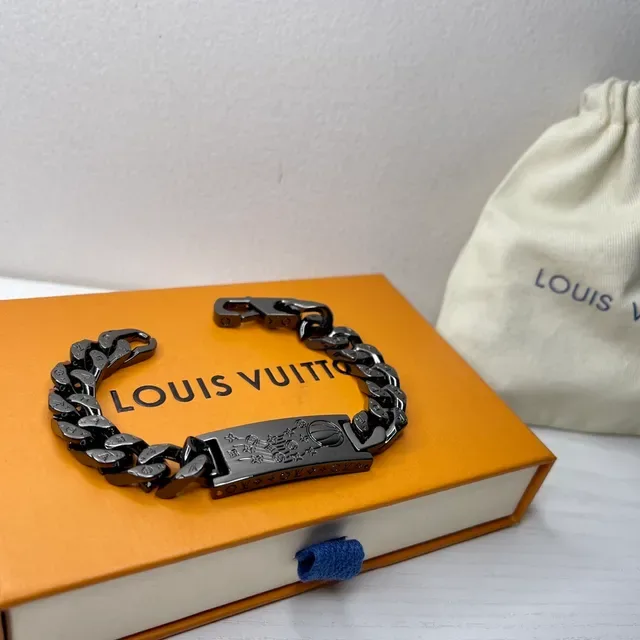Louis Vuitton Black Curb Chain Engraved Plaque Bracelet 4