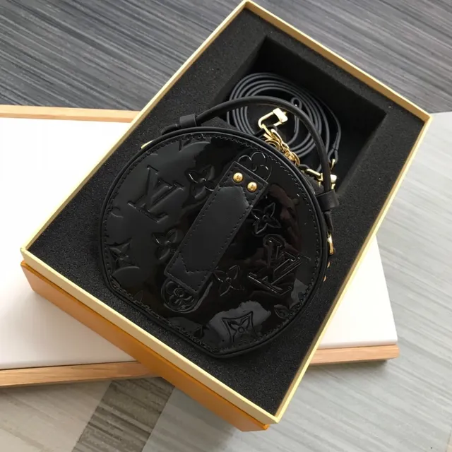 Louis Vuitton काला सोना गोलाकार उभरा हुआ मोनोग्राम सैडल बैग 7
