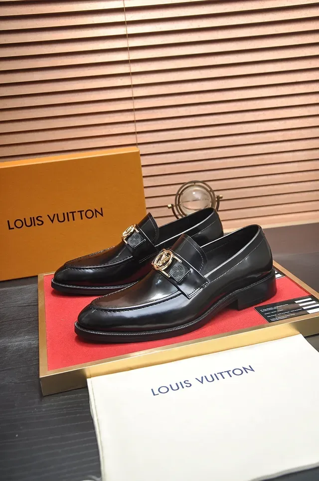 Louis Vuitton Black Gold Glossy Leather Horsebit Buckle Loafer 4