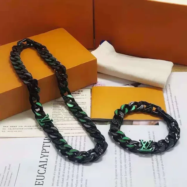 Louis Vuitton Collar Negro y Verde Cadena Curb-Link Chunky con Acentos de Esmalte 2