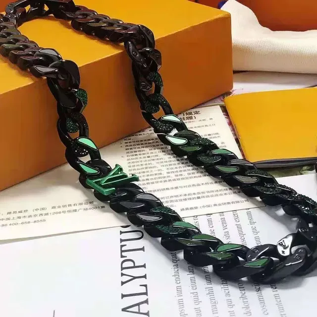 Louis Vuitton Collar Negro y Verde Cadena Curb-Link Chunky con Acentos de Esmalte 3