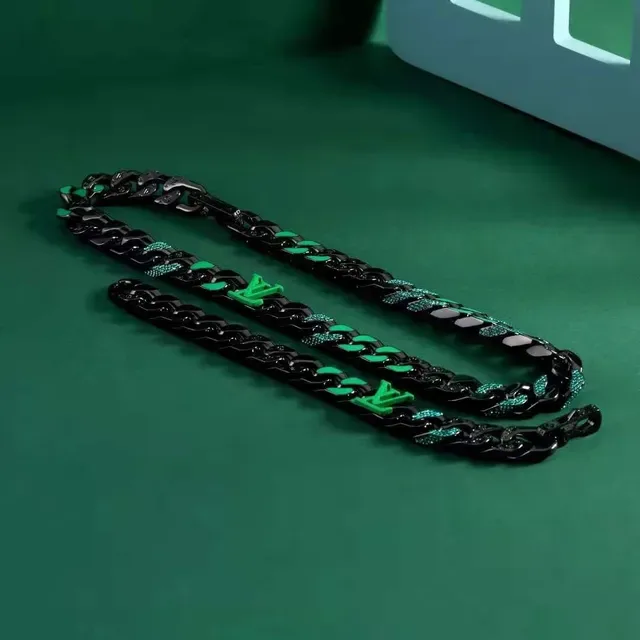 Louis Vuitton Collar Negro y Verde Cadena Curb-Link Chunky con Acentos de Esmalte 4