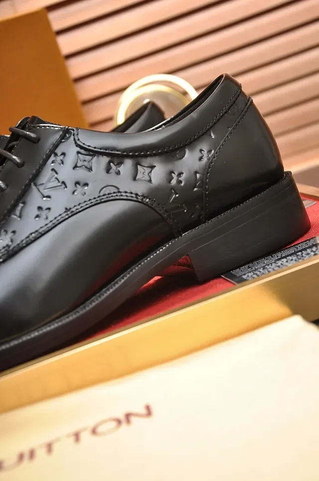 Louis Vuitton Chaussures Oxford Brogue Noir Monogramme Embossé 2