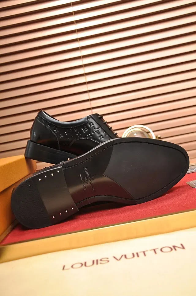 Louis Vuitton Chaussures Oxford Brogue Noir Monogramme Embossé 4