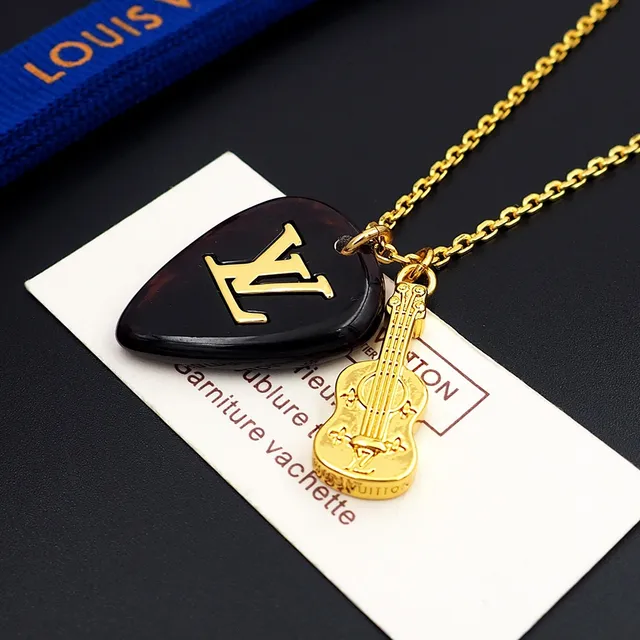 Louis Vuitton Púa de Guitara Preta de Resina e Colar com Charme de Mini Guitarra 2