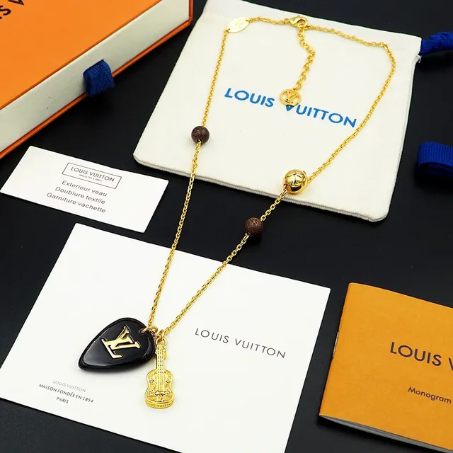 Louis Vuitton Púa de Guitara Preta de Resina e Colar com Charme de Mini Guitarra 6