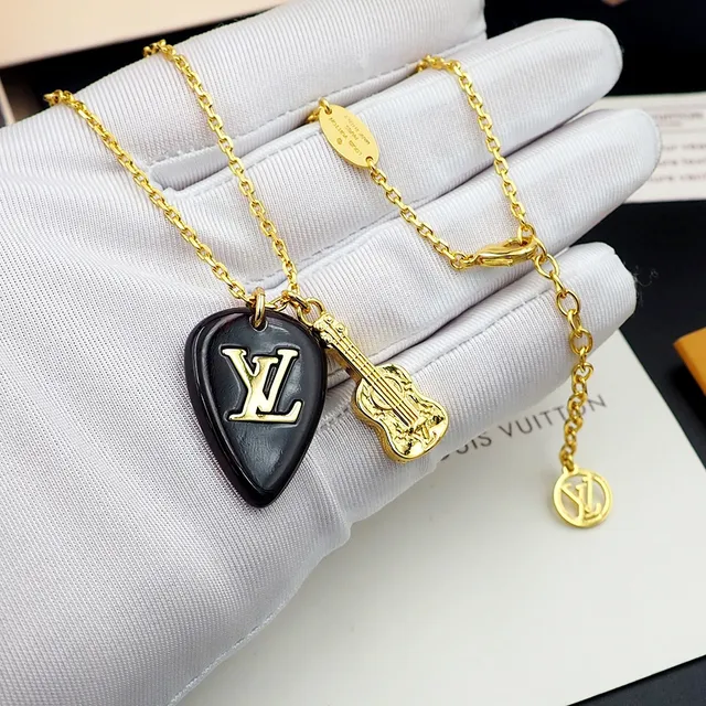 Louis Vuitton Púa de Guitara Preta de Resina e Colar com Charme de Mini Guitarra 8