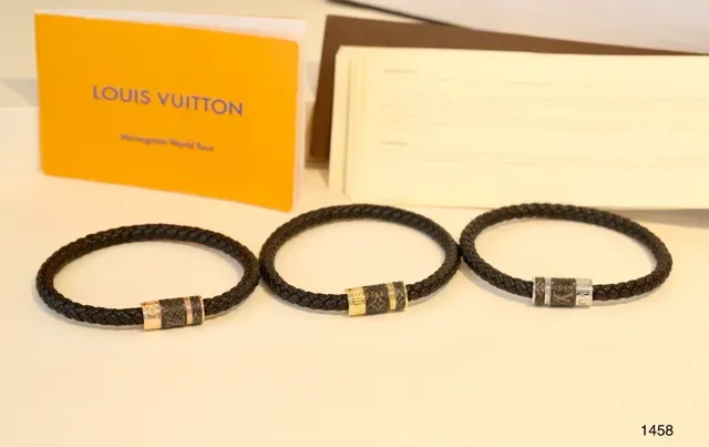 Louis Vuitton سوار أسود فضي جلد مضفر أسطواني إغلاق معدني 8