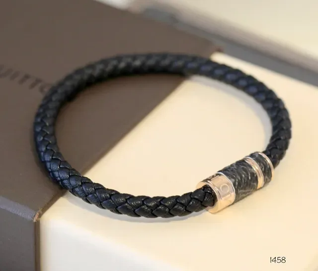 Louis Vuitton سوار أسود فضي جلد مضفر أسطواني إغلاق معدني 9