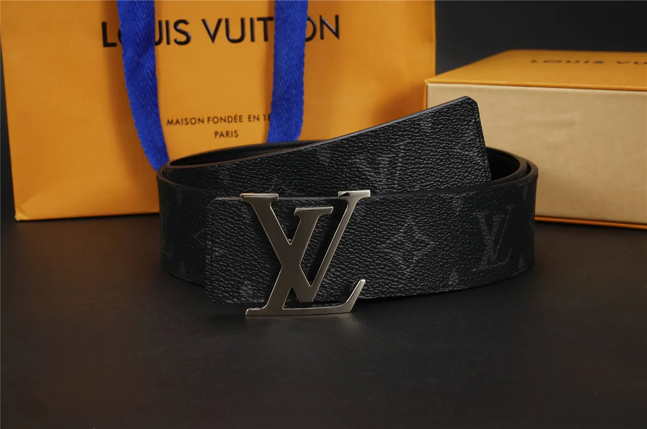 Louis Vuitton noire argentée Monogram-Coated oversized Polished LV Buckle cuir 2