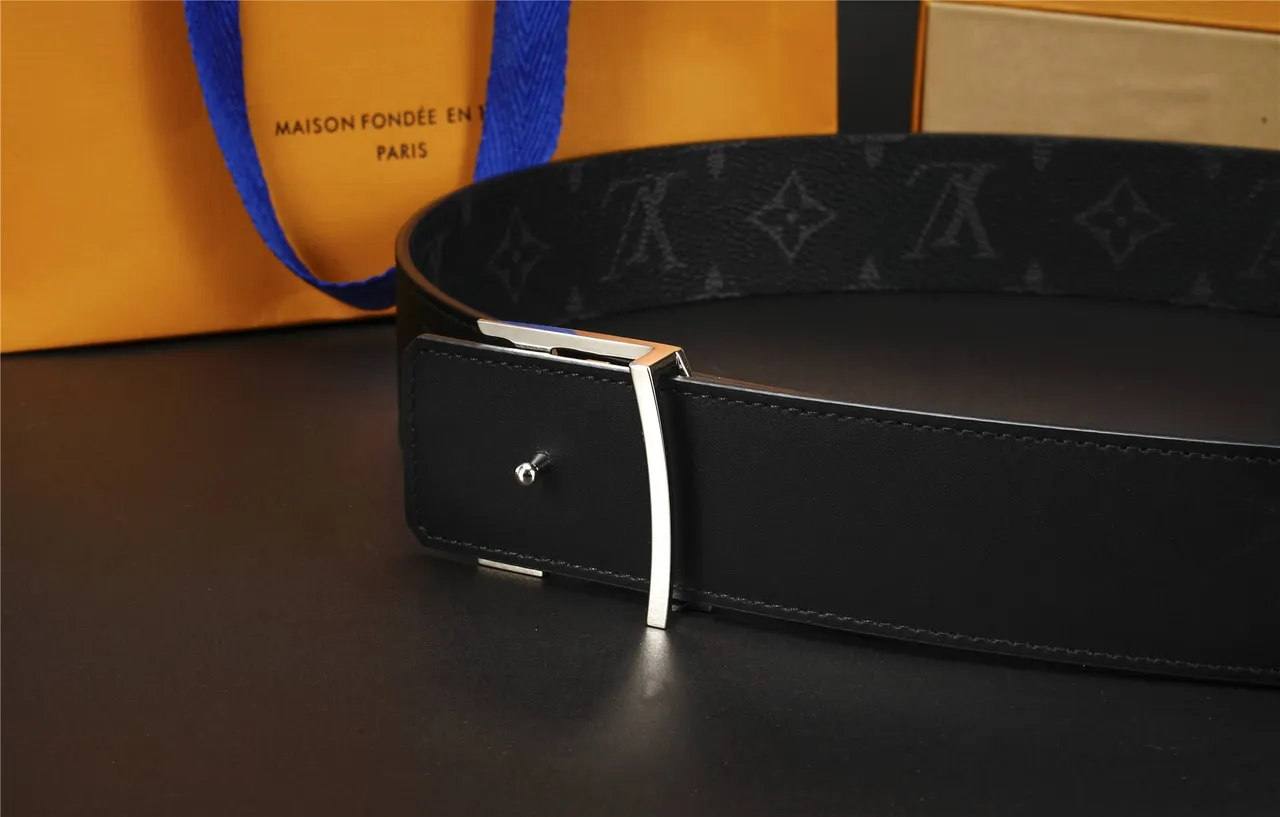 Louis Vuitton noire argentée Monogram-Coated oversized Polished LV Buckle cuir 3