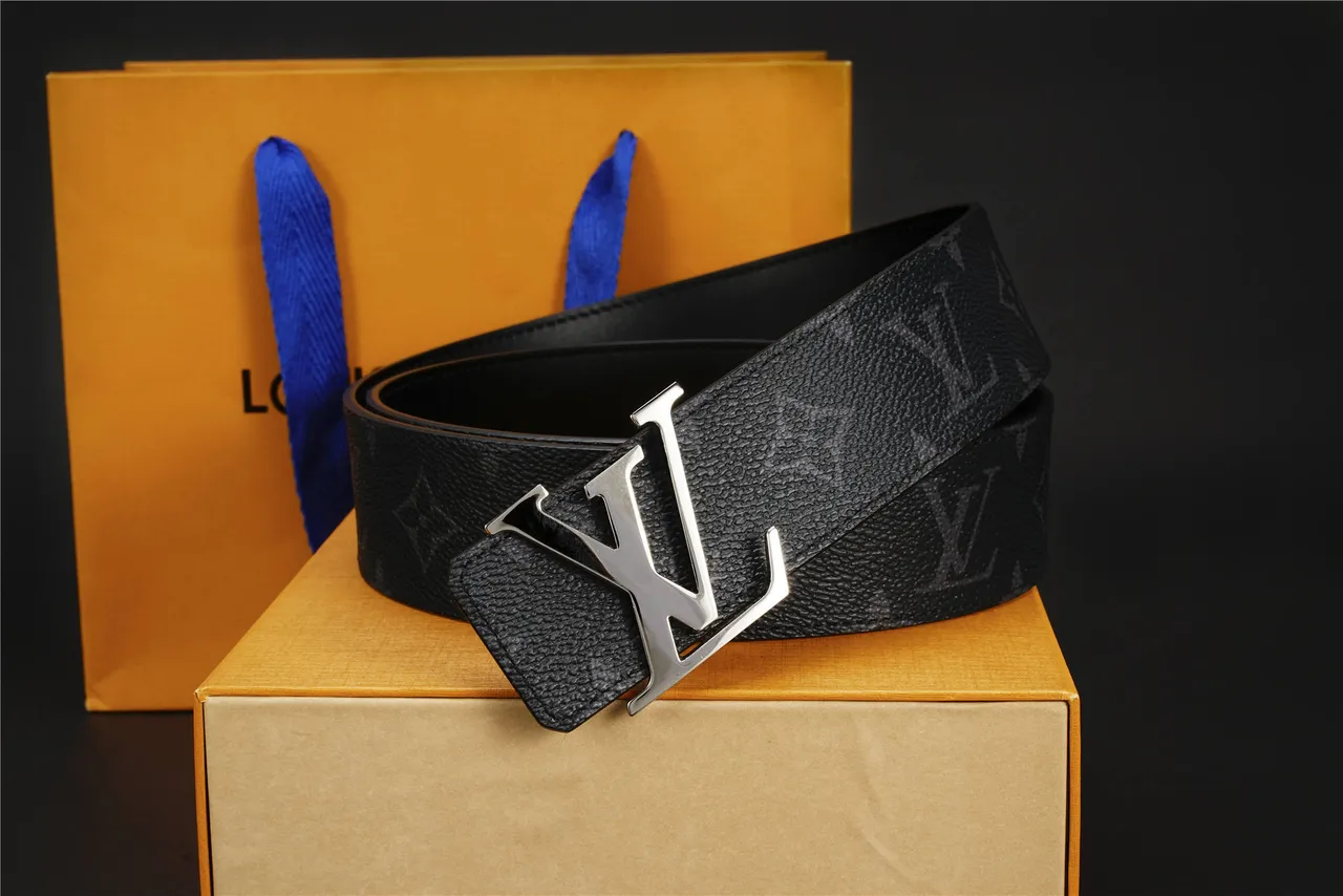 Louis Vuitton noire argentée Monogram-Coated oversized Polished LV Buckle cuir 4