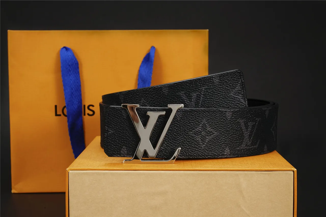 Louis Vuitton noire argentée Monogram-Coated oversized Polished LV Buckle cuir 5
