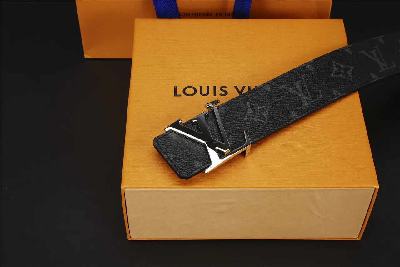 Louis Vuitton noire argentée Monogram-Coated oversized Polished LV Buckle cuir 8