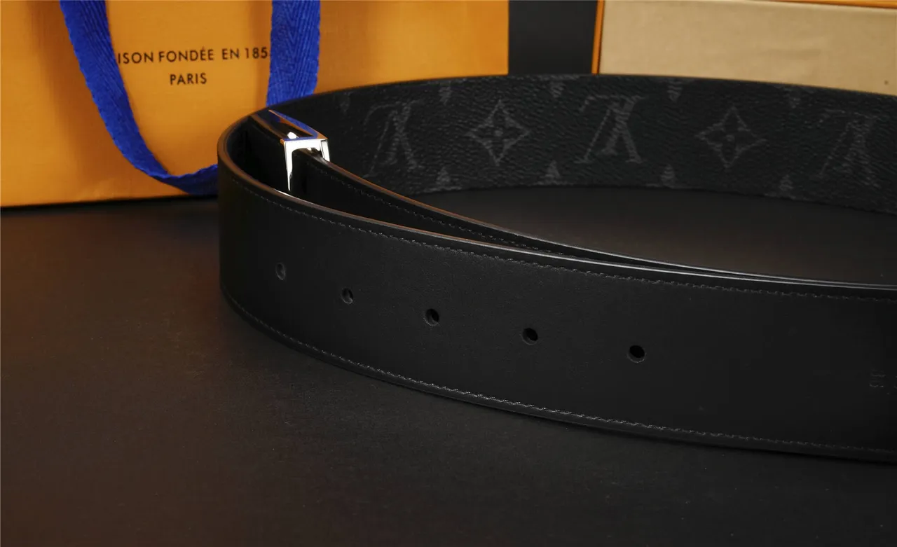 Louis Vuitton noire argentée Monogram-Coated oversized Polished LV Buckle cuir 9