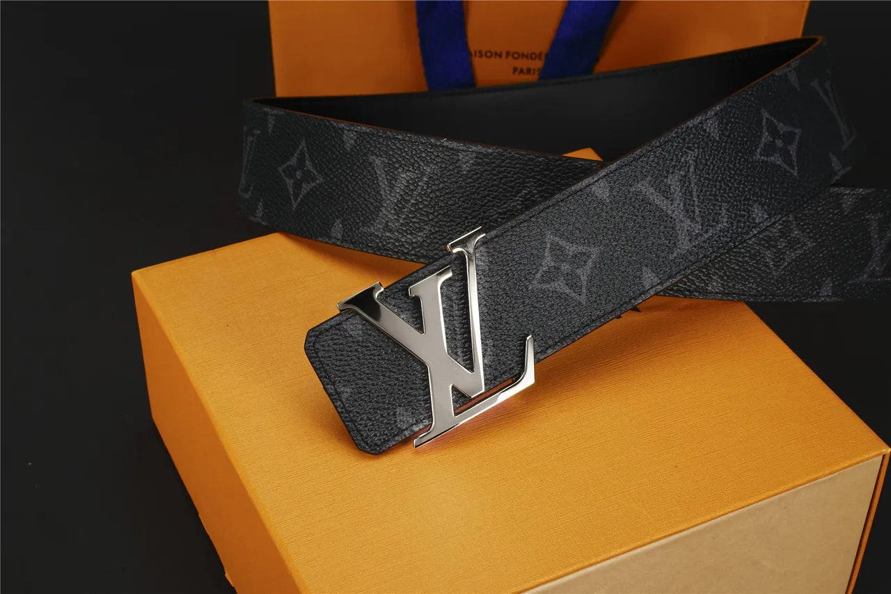 Louis Vuitton noire argentée Monogram-Coated oversized Polished LV Buckle cuir 10