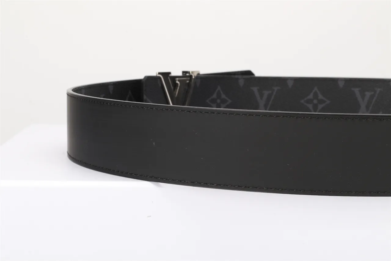 Louis Vuitton noire argentée Monogram-Coated oversized Polished LV Buckle cuir 16