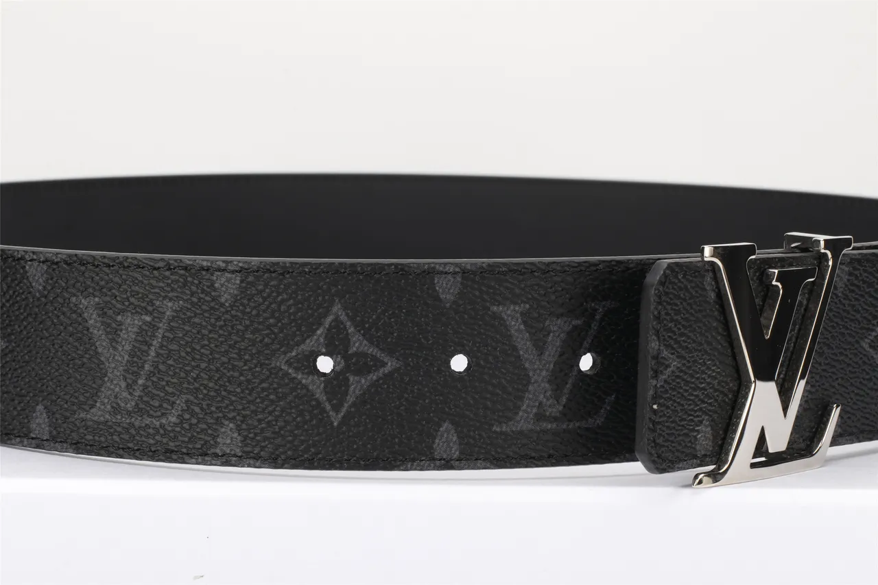 Louis Vuitton noire argentée Monogram-Coated oversized Polished LV Buckle cuir 19