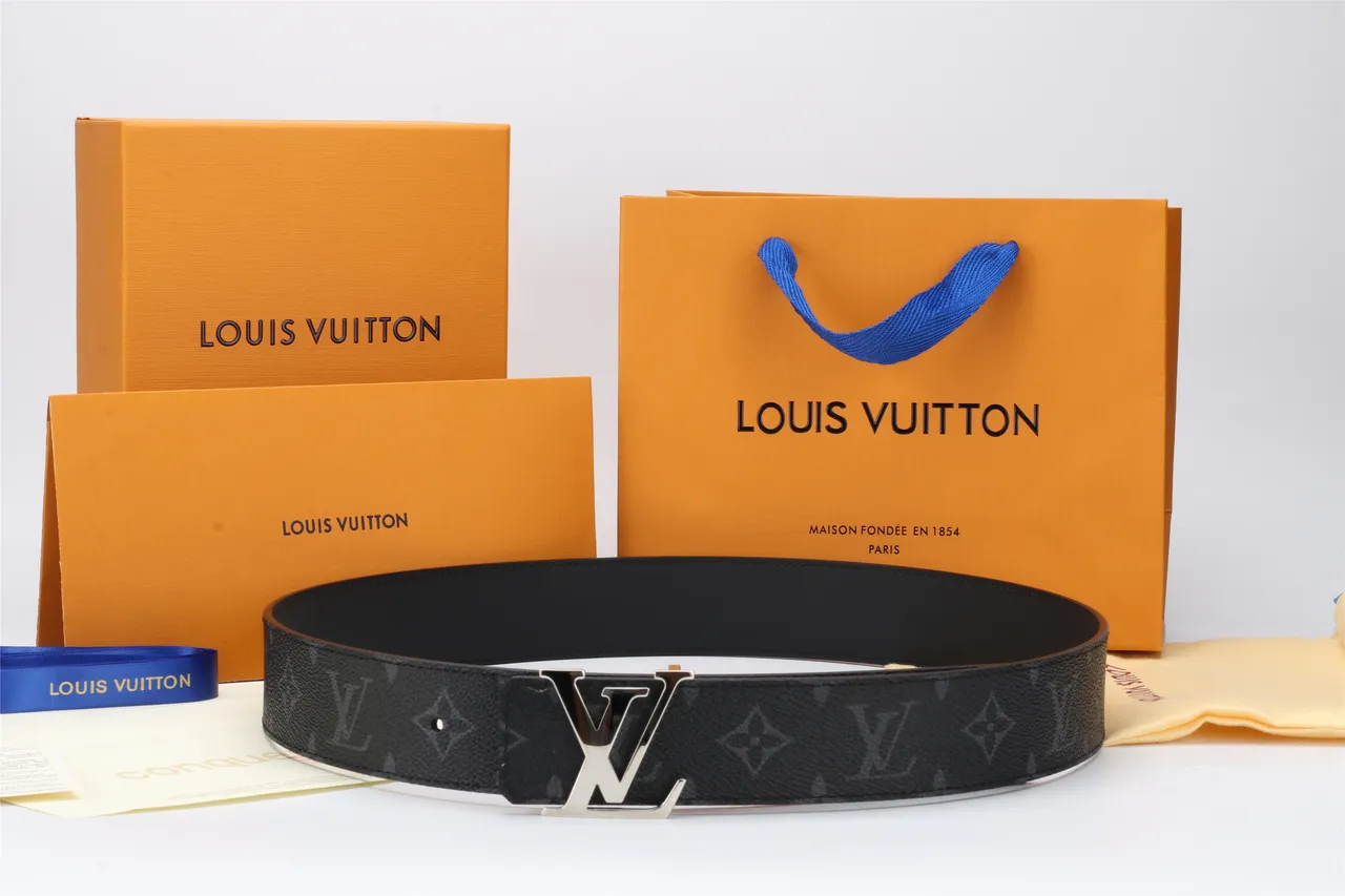 Louis Vuitton noire argentée Monogram-Coated oversized Polished LV Buckle cuir 24